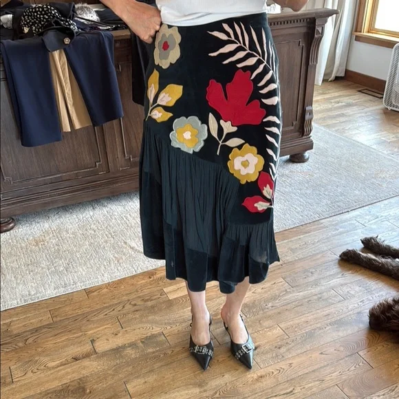 Floral Embroidered Black Skirt - Picture 1 of 5